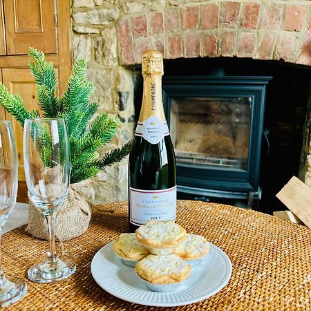 Cotswold Home Over 4 Floors - Perfect For Families Friends Contractors Чипинг Нортън Екстериор снимка