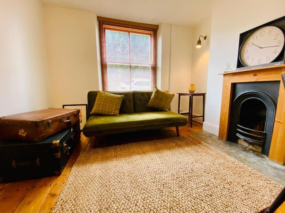 Cotswold Home Over 4 Floors - Perfect For Families Friends Contractors Чипинг Нортън Екстериор снимка