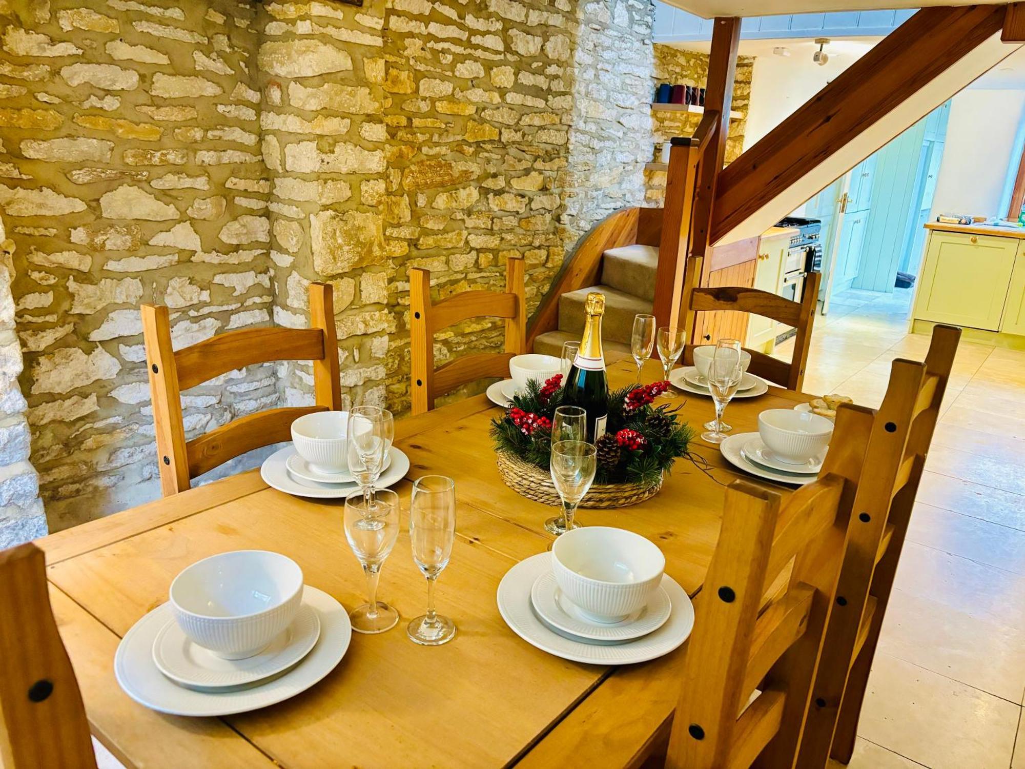 Cotswold Home Over 4 Floors - Perfect For Families Friends Contractors Чипинг Нортън Екстериор снимка